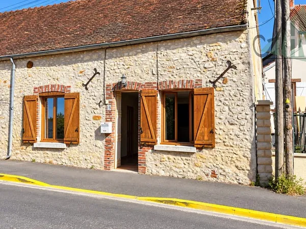Maison en pierre avec jardinet