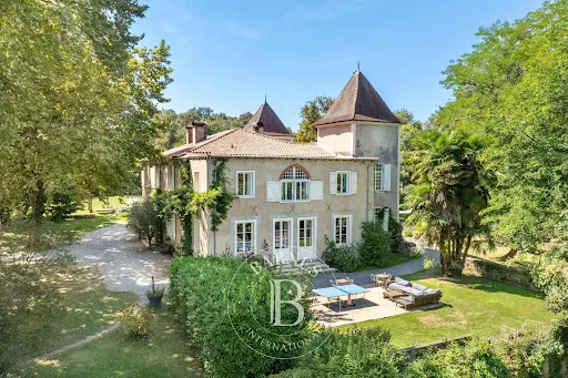 Château 14 pièces 880 m²