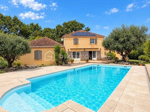 Maison 8 pièces 226 m²