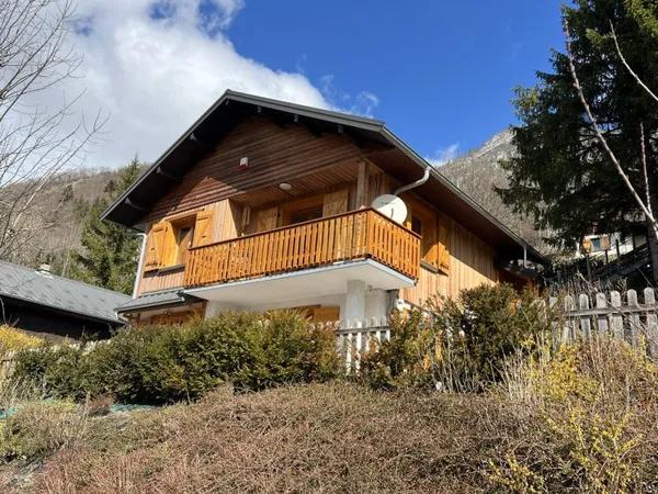 CHALET AILLON-LE-JEUNE DIVISE EN DEUX LOGEMENTS