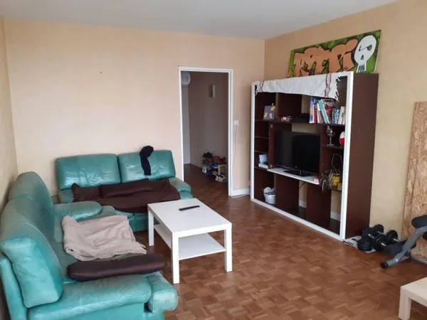 Chambre dans F4 avec salon-séjour, quartier calme