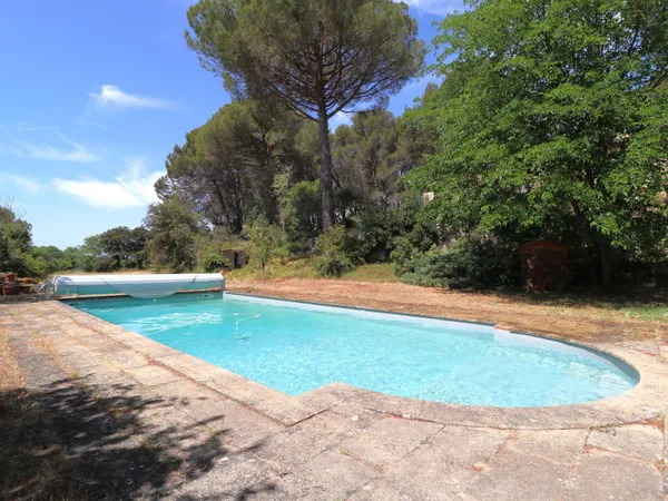 Lambesc, ensemble immobilier 280m² sur 7hectares