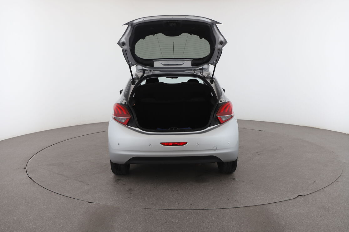 Peugeot 208 1.6 Blue-HDi Style — photo 15