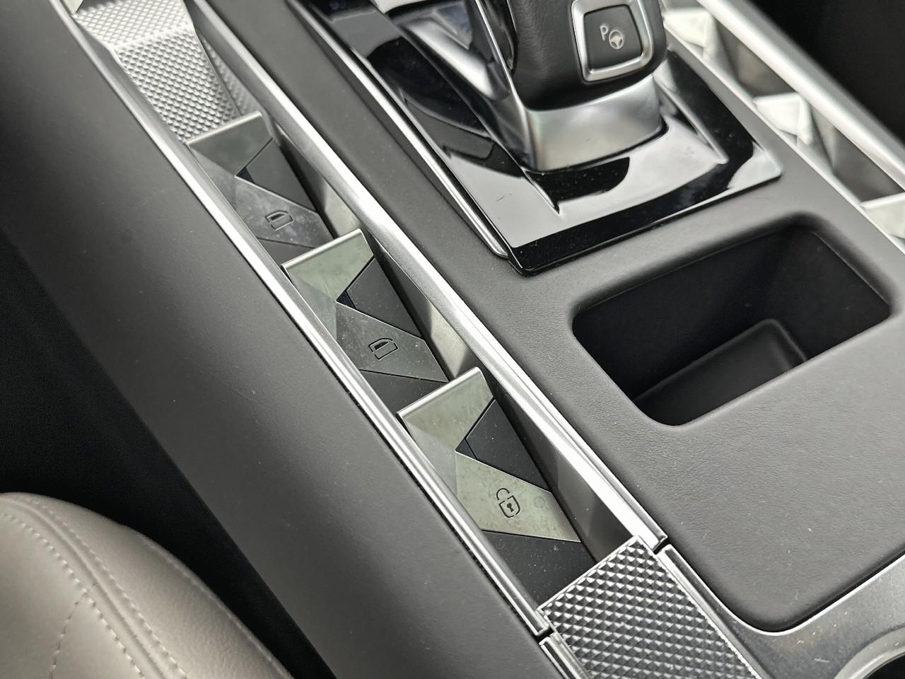 Ds Ds 7 crossback crossback hybride e-tense 300 eat8 4x4 rivoli — photo 27