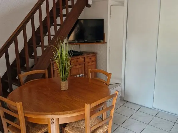 Villa meublée 40 m2 avec terrasse et place de parking à l'année