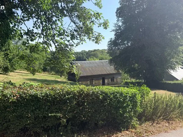 Grange avec caves et terrain à vendre