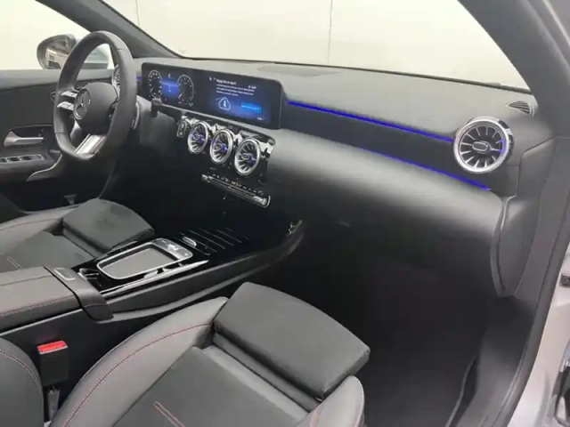 Mercedes Classe A 200 amg line — photo 17