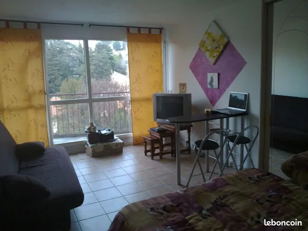 T1 NIMES MONTAURY balcon parking