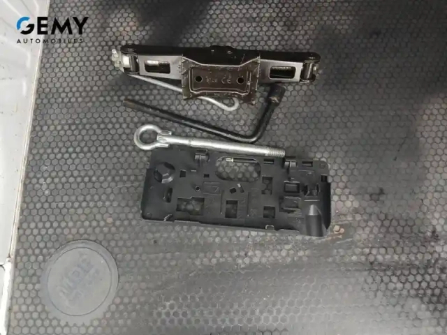 Peugeot Partner fourgon standard 650 kg bluehdi 100 s&amp;s bvm5 — photo 41