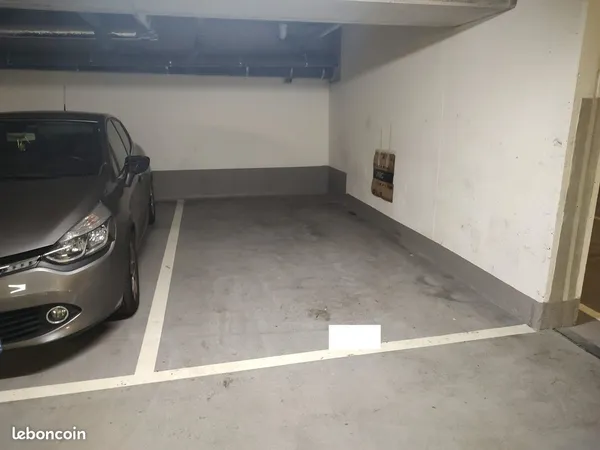 Place parking Suresnes - Garage fermé + vidéo surveillance