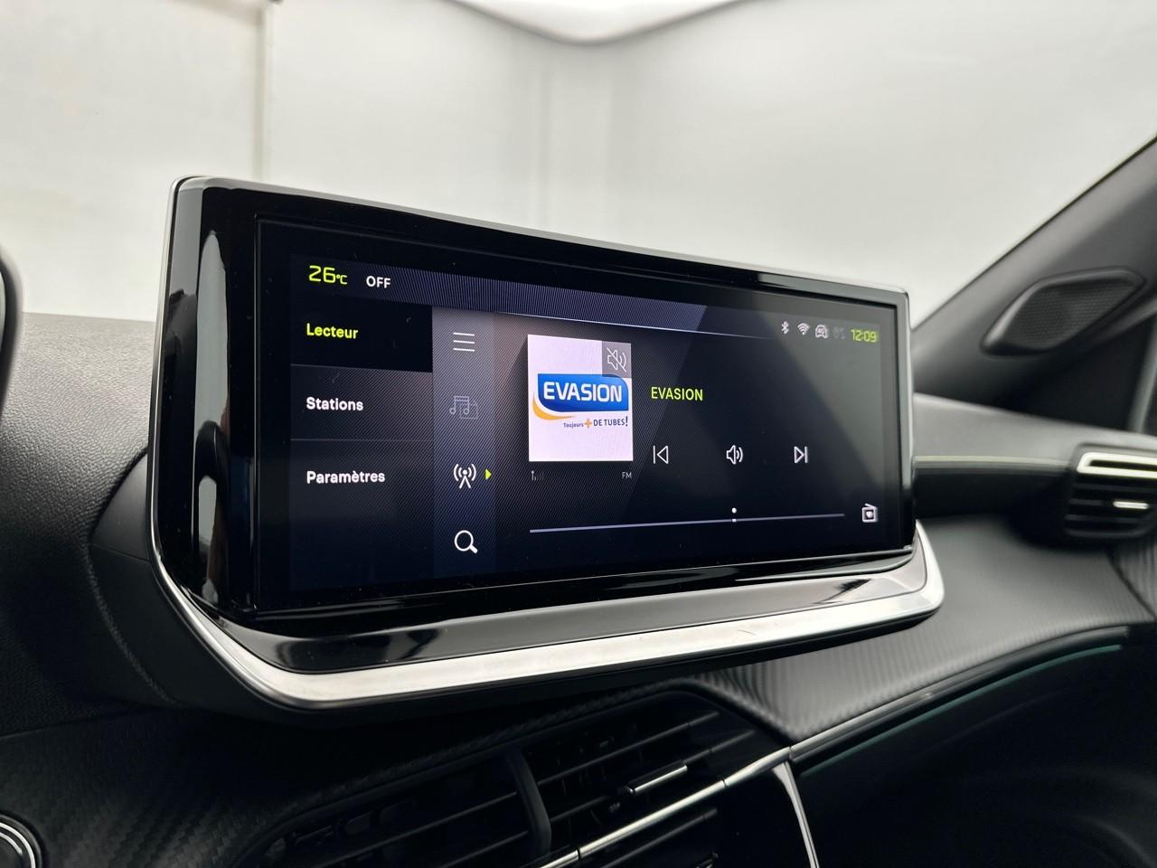 Peugeot 2008 hybrid 145 e-dcs6 gt — photo 23