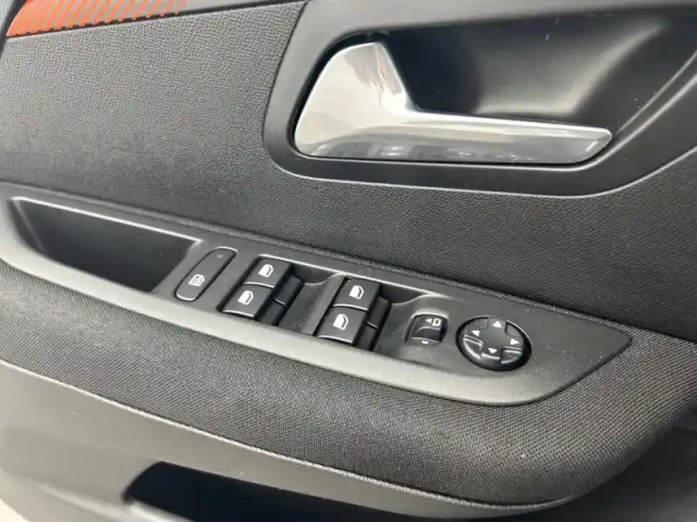 Peugeot 208 puretech 75 s&amp;s bvm5 — photo 78