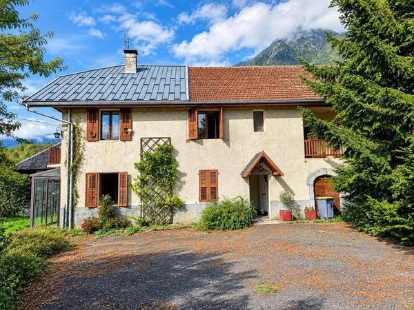 Maison 10 pièces 205 m²