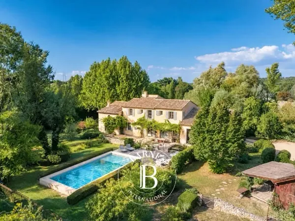 Maison 8 pièces 350 m²
