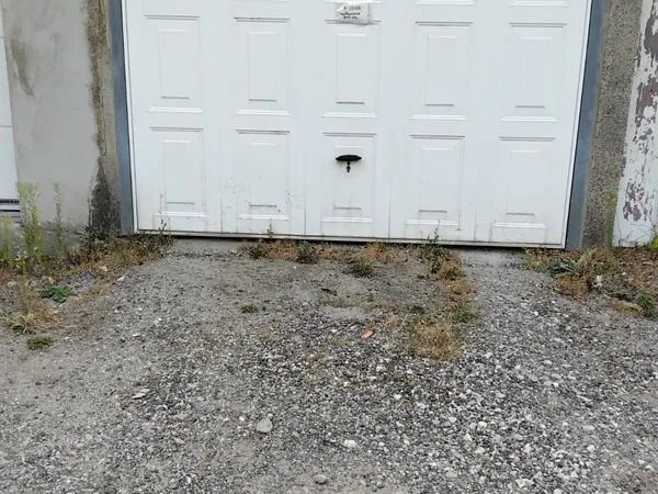 Garage une voiture (lisez la description)