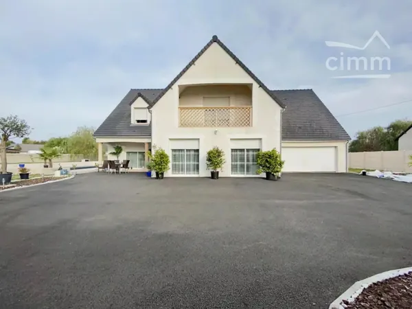 Grande maison 235 m², 5 chambres, piscine, grand terrain.