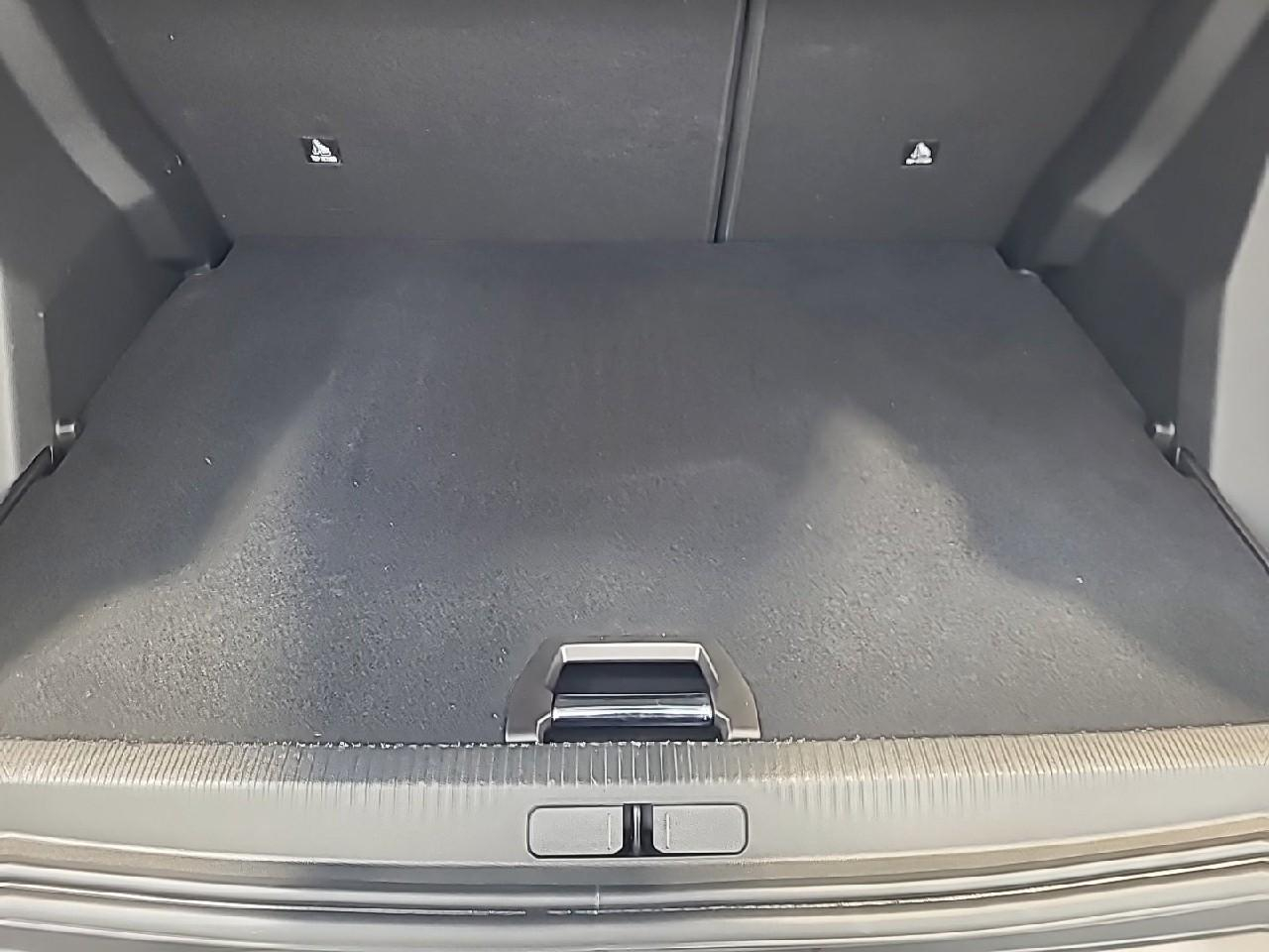 Peugeot 2008 hybrid 145 e-dcs6 allure — photo 14
