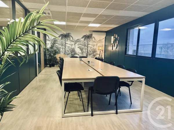 Bureau 1 pièce 370 m²