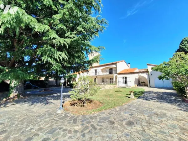 Maison 6 pièces 239 m²