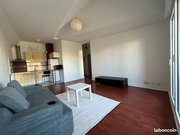 2 pièces avec balcon et Box S/Sol / à 2mn à pied du Métro 14