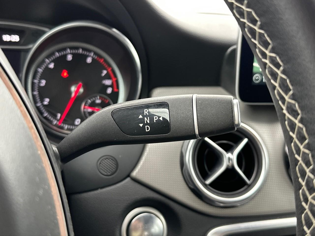 Mercedes Gla 180 sensation 7-g dct a — photo 22