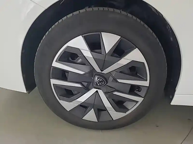 Peugeot 208 puretech 75 s&amp;s bvm5 — photo 13