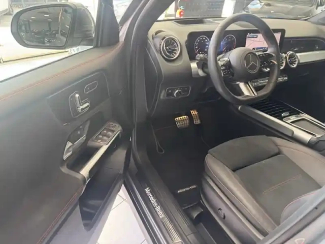 Mercedes Glb 200 d amg line — photo 8