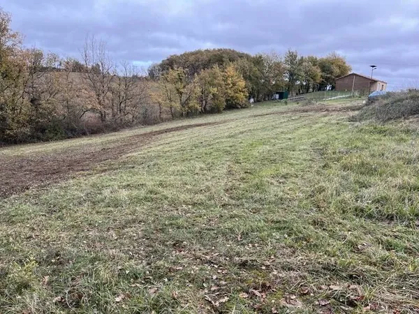 Terrain 1800 m²