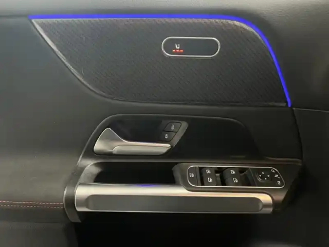 Mercedes Glb 200 d amg line — photo 20