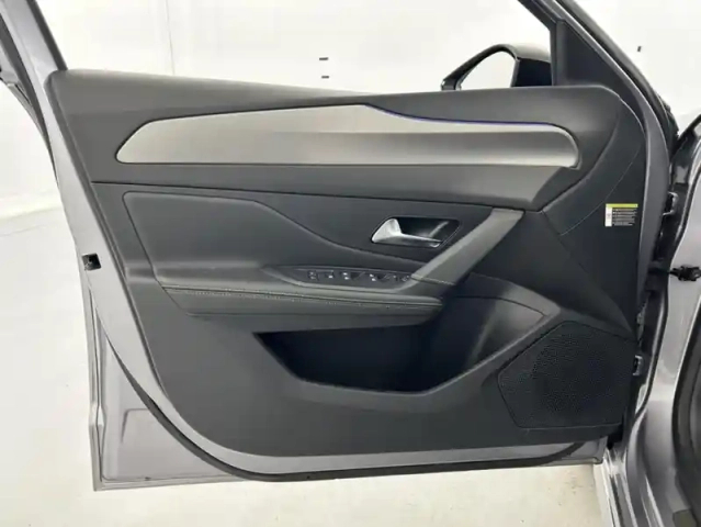 Peugeot 308 phev 180ch gt e-eat8 + toit ouvrant — photo 11