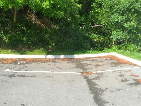 Location Parking Privé avec Arceau - Idéal Remorque, Van, Bateau - Quimper