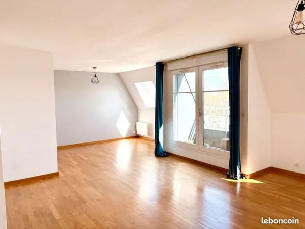 T4 dernier étage lumineux - 95 m² - 3 chambres - Lambersart