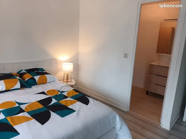 Chambre meublée