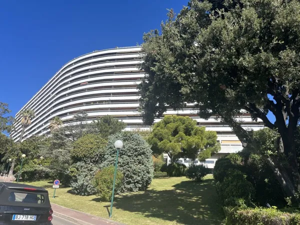 Vends appartement 215m² Marseille : magnifique duplex avec terrasse, l'expérience d'une villa sur un