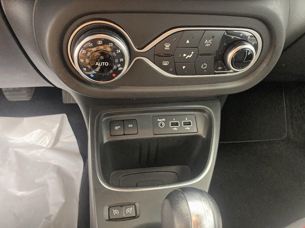 Renault Twingo iii tce 95 edc signature — photo 15