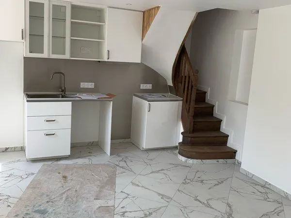 Maison de bourg rénovée à louer- centre deLassay les chateaux