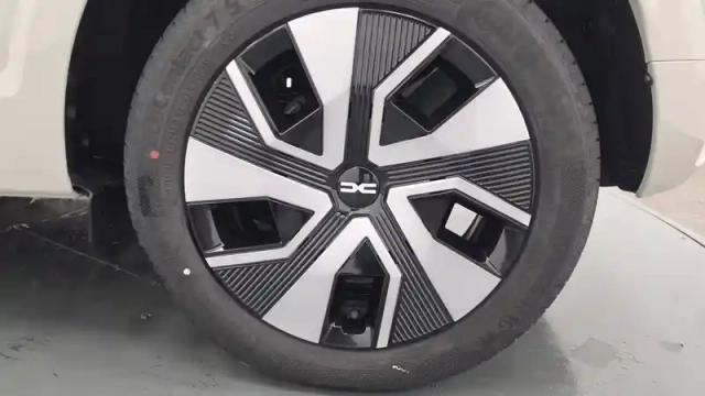 Dacia Sandero sce 65 — photo 16