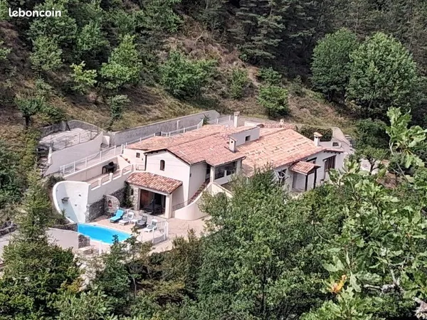 Magnifique propriété avec vue exceptionnelle sur Castelanne et les gorges du Verdon