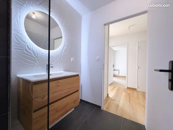 Superbe 2P rénové avec balcon et parking