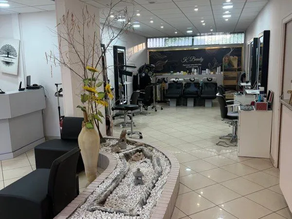 Salon de coiffure & beauté 89 m² - Lyon 9 - 4 postes + esthétique + onglerie