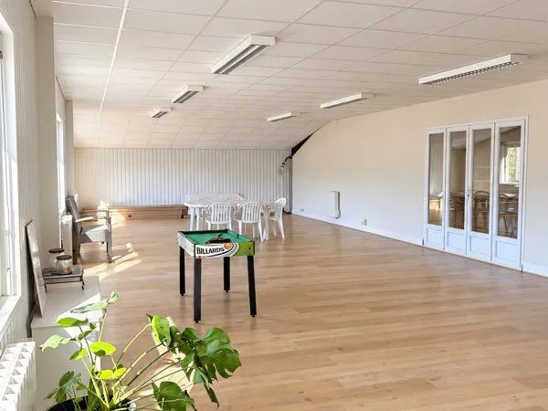 Bureaux 90 m² en mezzanine - Villeneuve-sur-Auvers - 640€ HT/mois