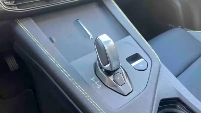 Lynk&Amp;Co 01 1.5 phev 276 ch — photo 22