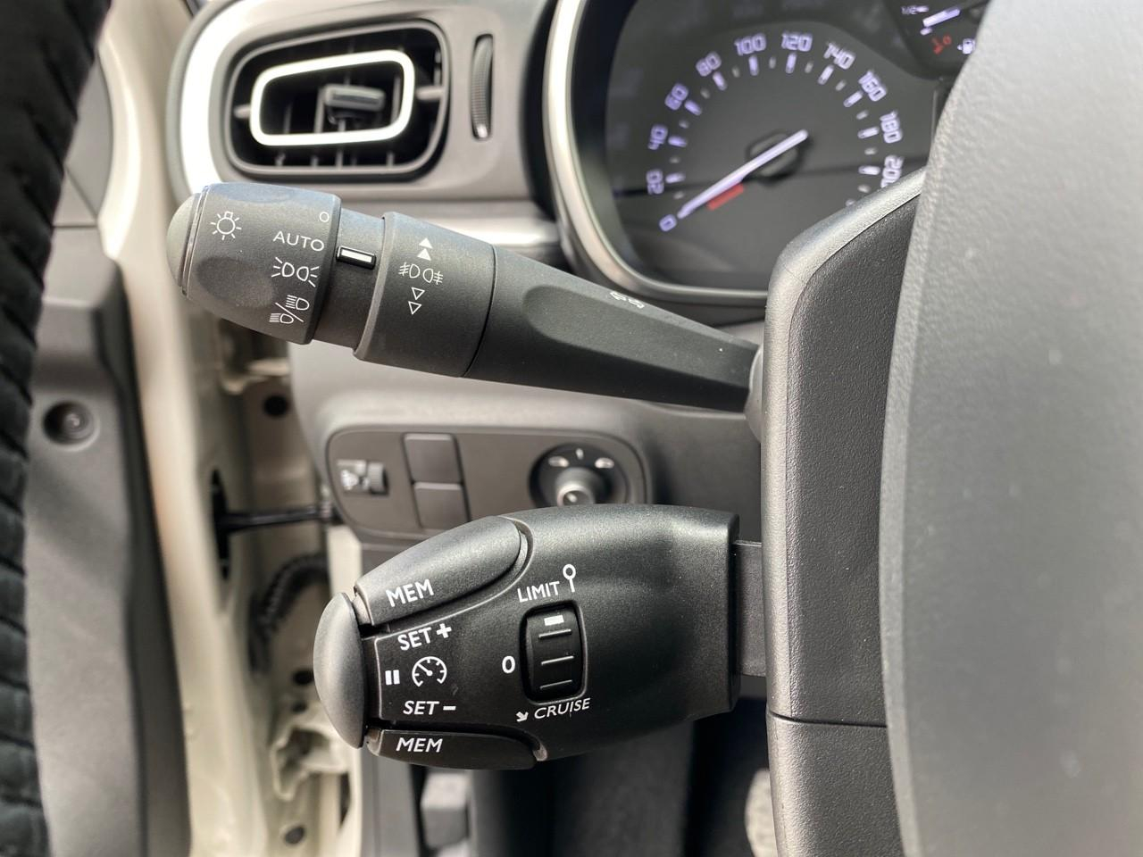 Citroën C3 1.2 puretech 110ch s&s shine pack 121-122g — photo 18