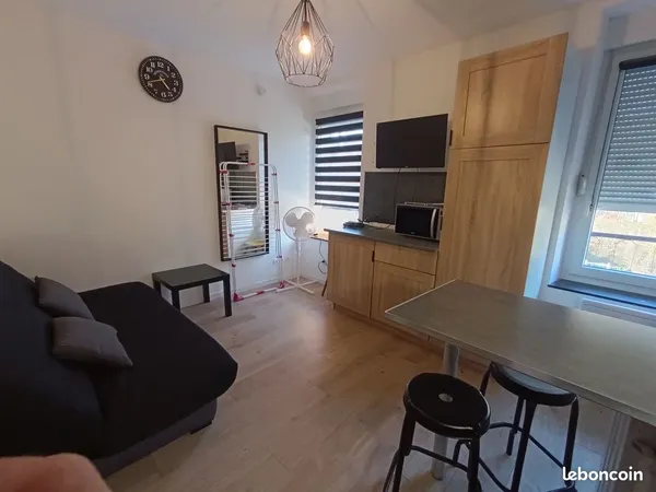 Studio meublé 17 m² - location temporaire ou de moyenne durée - Résidence Victor Hugo à Briey