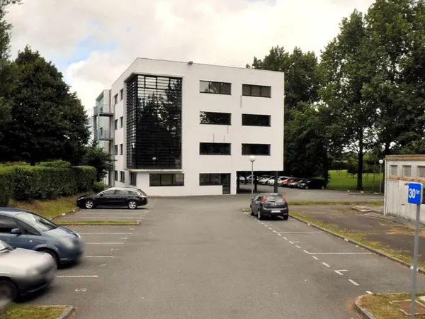 Bureaux 238 m² GOUESNOU