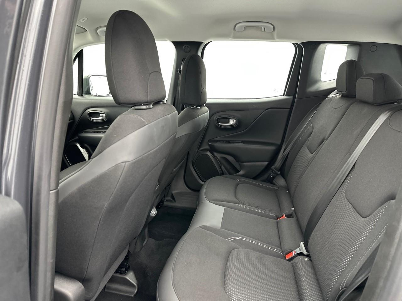 Jeep Renegade 1.5 turbo t4 130 ch bvr7 e-hybrid altitude — photo 12