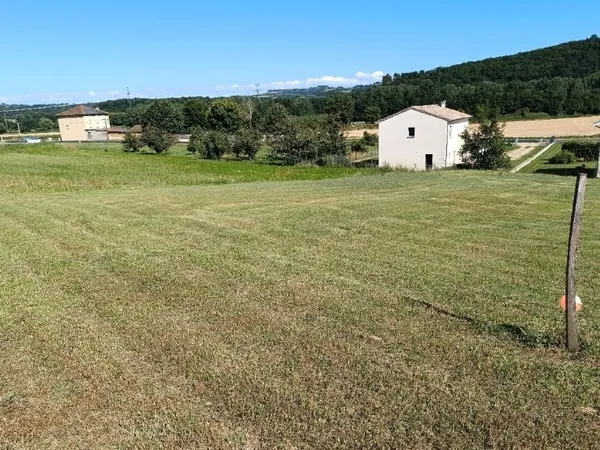 Terrain 742 m²