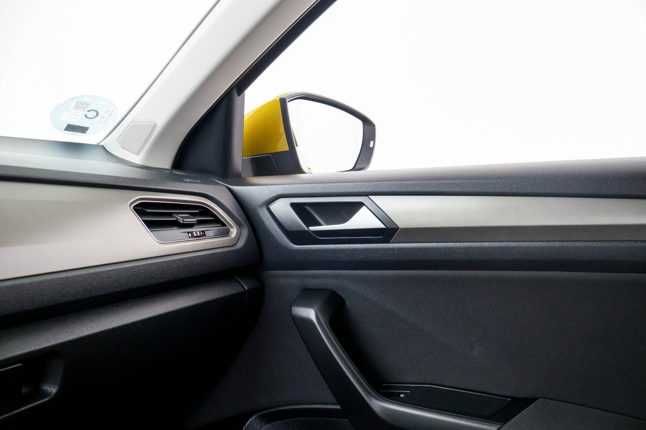 Volkswagen T-Roc — photo 28