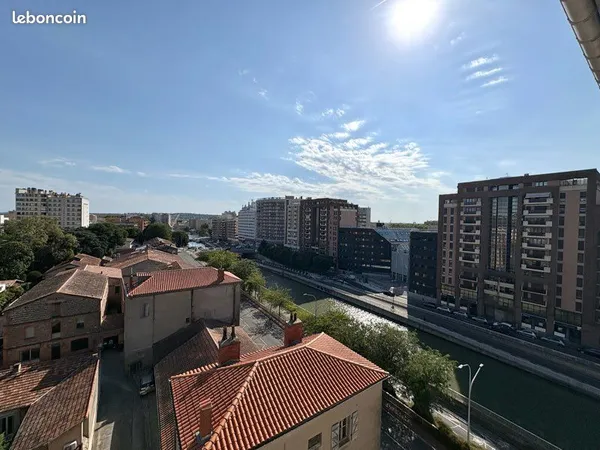 Appartement T3 entièrement rénové - Dernier étage - Place Dupuy - 67 m²