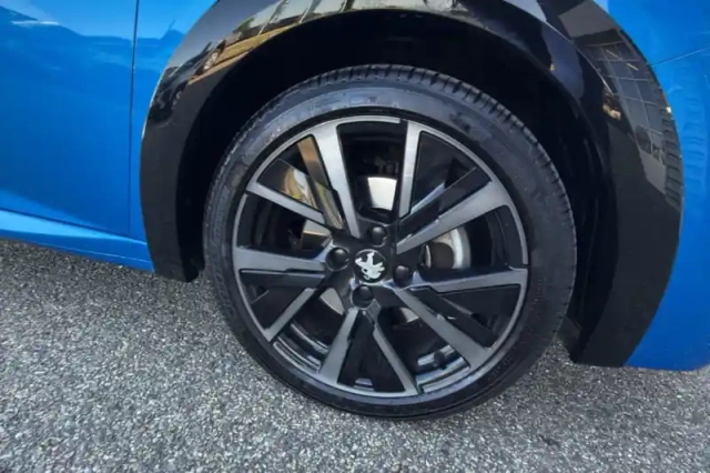 Peugeot 208 puretech 100 s&amp;s eat8 — photo 29